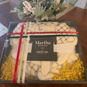 Martha Stewart one size reversible plush robe